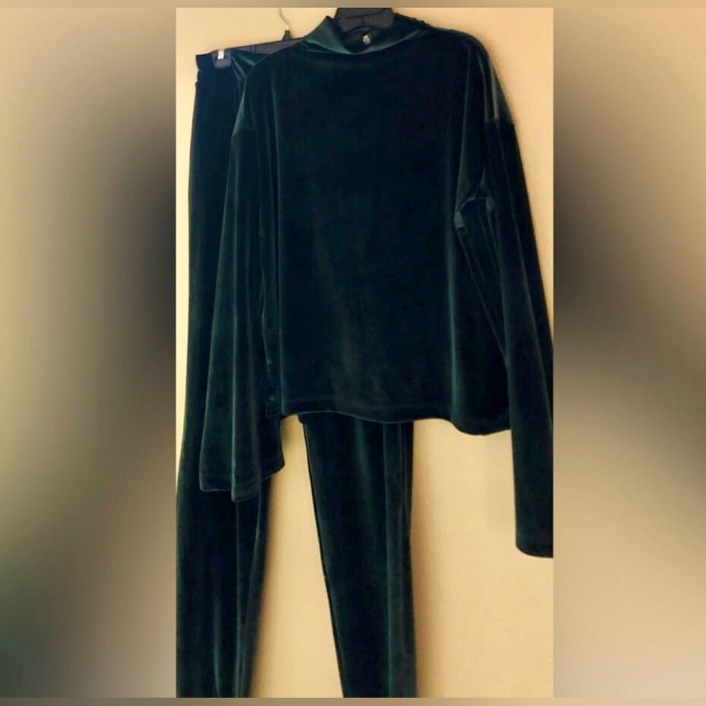 Two piece Velvet outfit by Victoria secret. Pant & top in emerald green